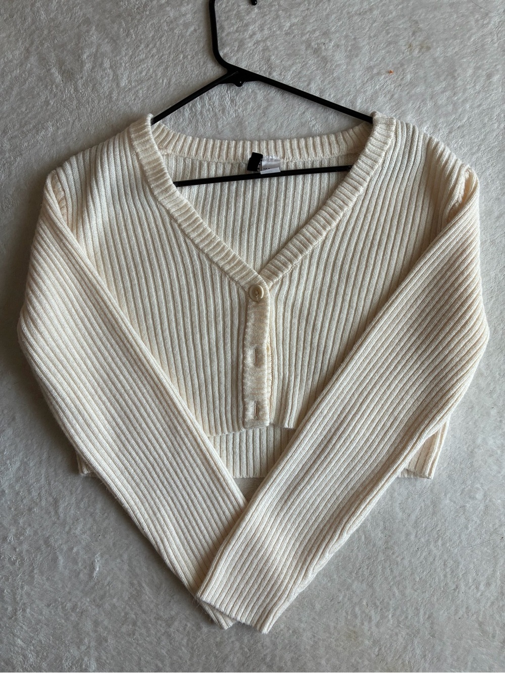 H&M Ribbed V-Neck Cropped Sweater Cardigan in Cream